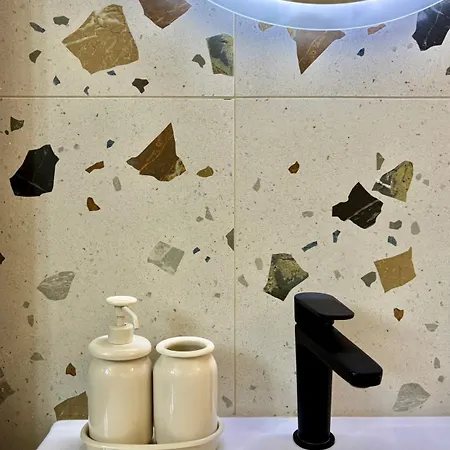 Seaview With Pool & Parking Appartamento