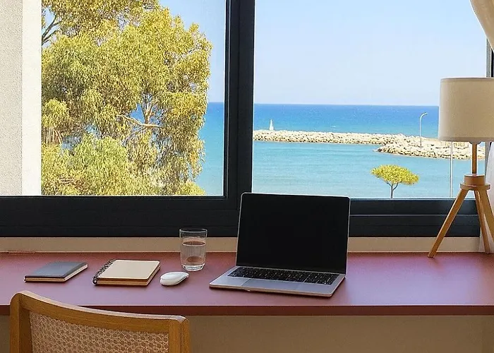 Seaview With Pool & Parking * Larnaca