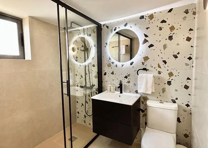 Seaview With Pool & Parking Larnaca