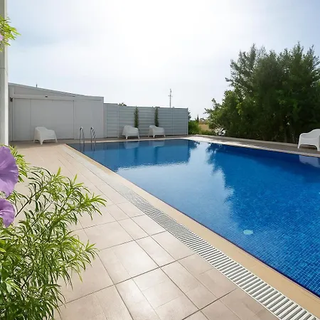 Apartament Seaview With Pool & Parking Larnaca